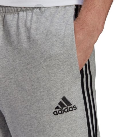 Spodnie męskie adidas Essentials Single szare GK8998 Adidas Spodnie męskie adidas Essentials Single szare GK8998 Adidas