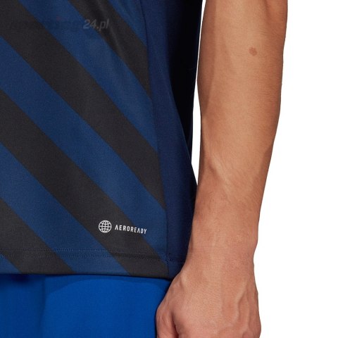 Koszulka męska adidas Entrada 22 Graphic Jersey granatowo-czarna HF0131 Adidas teamwear Koszulka męska adidas Entrada 22 Graphic Jersey granatowo-czarna HF0131 Adidas teamwear
