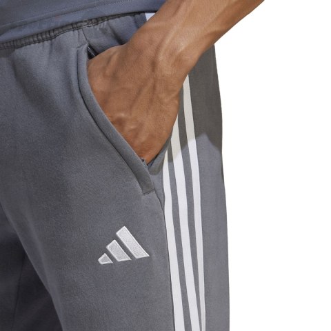 Spodnie męskie adidas Tiro 23 League Sweat Tracksuit Bottoms szare HZ3019 Adidas teamwear Spodnie męskie adidas Tiro 23 League Sweat Tracksuit Bottoms szare HZ3019 Adidas teamwear
