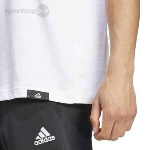 Koszulka męska adidas Tech Linear Graphic biała IW2690 Adidas Koszulka męska adidas Tech Linear Graphic biała IW2690 Adidas