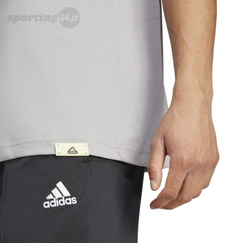 Koszulka męska adidas Tech Linear Graphic szara IY0728 Adidas Koszulka męska adidas Tech Linear Graphic szara IY0728 Adidas