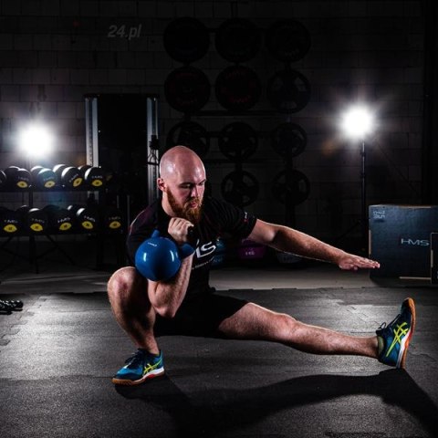 KNV16 BLUE KETTLEBELL ŻELIWNY POKRYTY WINYLEM HMS KNV16 BLUE KETTLEBELL ŻELIWNY POKRYTY WINYLEM HMS