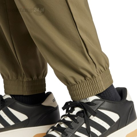 Spodnie męskie adidas Essentials Small Logo Cargo oliwkowe JD1824 Adidas Spodnie męskie adidas Essentials Small Logo Cargo oliwkowe JD1824 Adidas