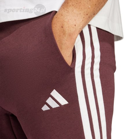 Spodnie męskie adidas Essentials 3-Stripes Fleece bordowe JD1853 Adidas Spodnie męskie adidas Essentials 3-Stripes Fleece bordowe JD1853 Adidas
